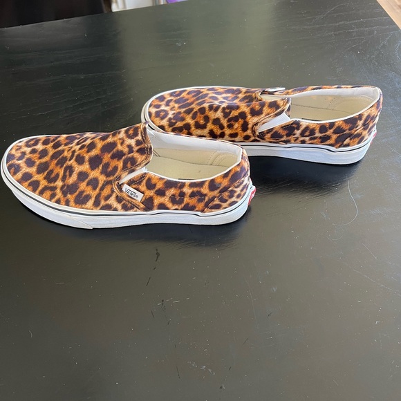 Women’s Van’s Leopard Size 8.5 Slip on - Picture 2 of 8